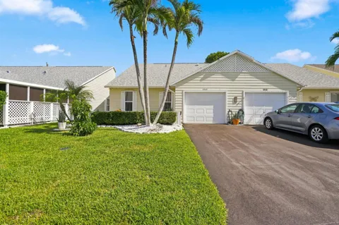 2543 SE Tropical E Circle