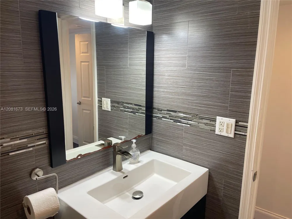 18151 NE 31st Ct #1201 Aventura, FL 33160