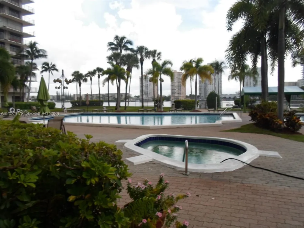 18151 NE 31st Ct #1201 Aventura, FL 33160
