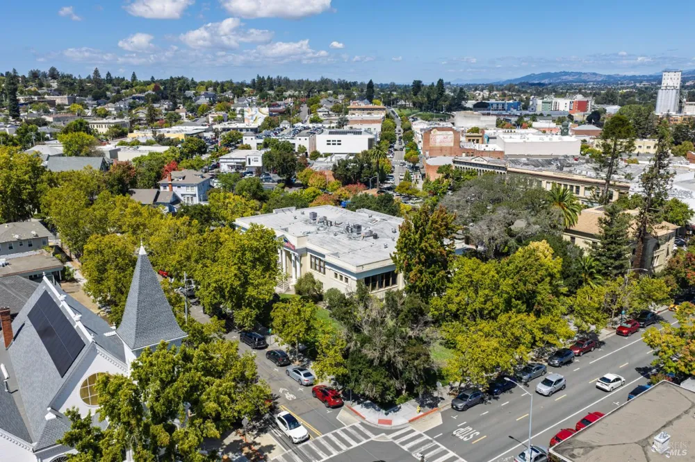 11 5th Street Petaluma, CA 94952