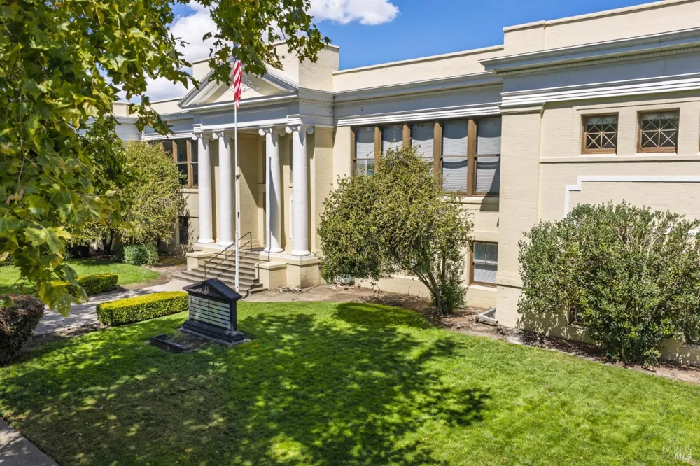 11 5th Street Petaluma, CA 94952