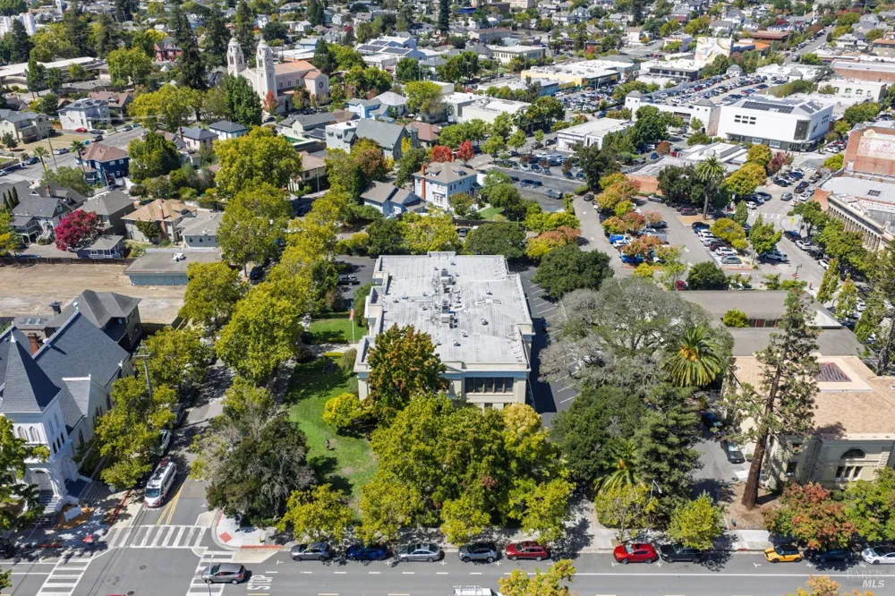 11 5th Street Petaluma, CA 94952