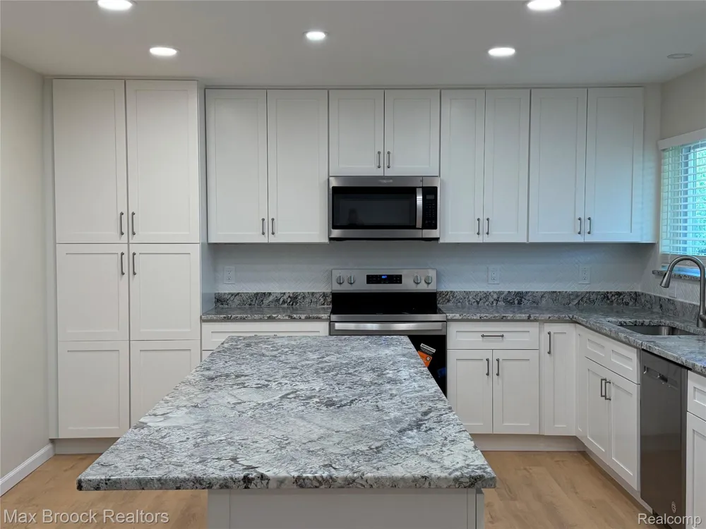 3875 Devon Road #10A Royal Oak City, MI 48073