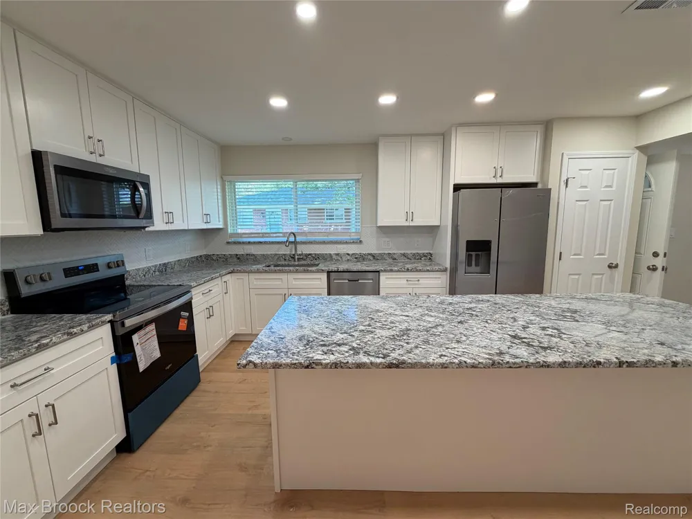 3875 Devon Road #10A Royal Oak City, MI 48073
