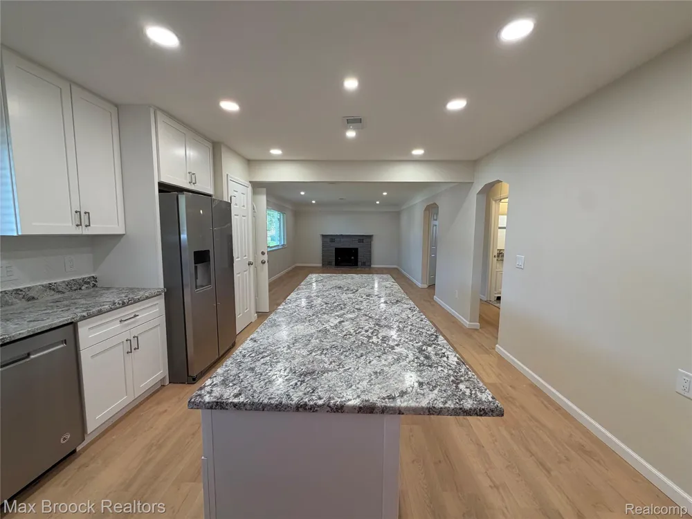 3875 Devon Road #10A Royal Oak City, MI 48073