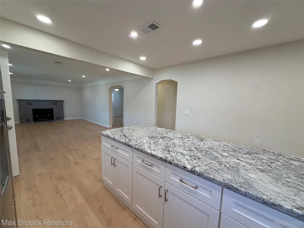 3875 Devon Road #10A Royal Oak City, MI 48073