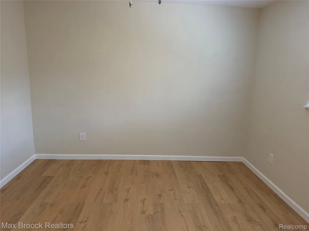 3875 Devon Road #10A Royal Oak City, MI 48073