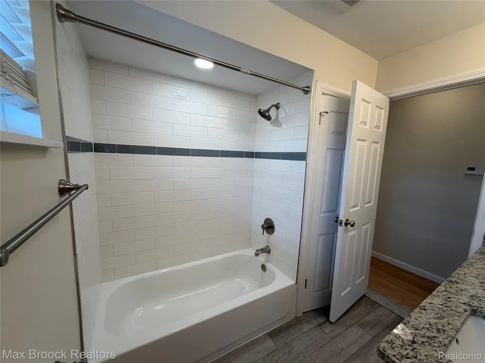 3875 Devon Road #10A Royal Oak City, MI 48073