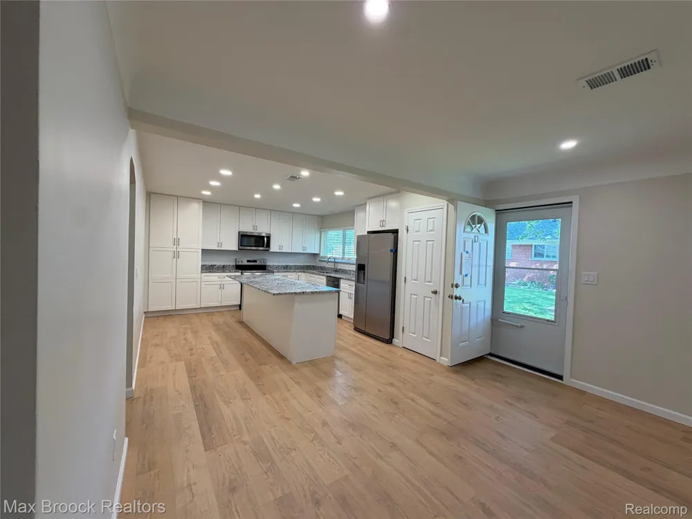 3875 Devon Road #10A Royal Oak City, MI 48073