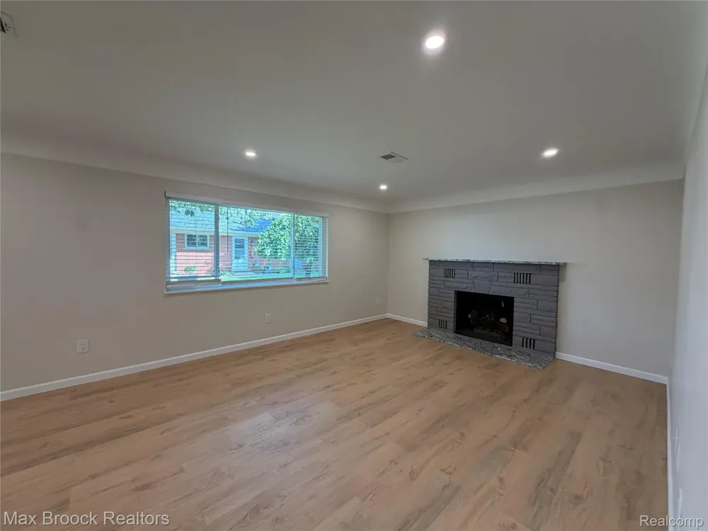 3875 Devon Road #10A Royal Oak City, MI 48073