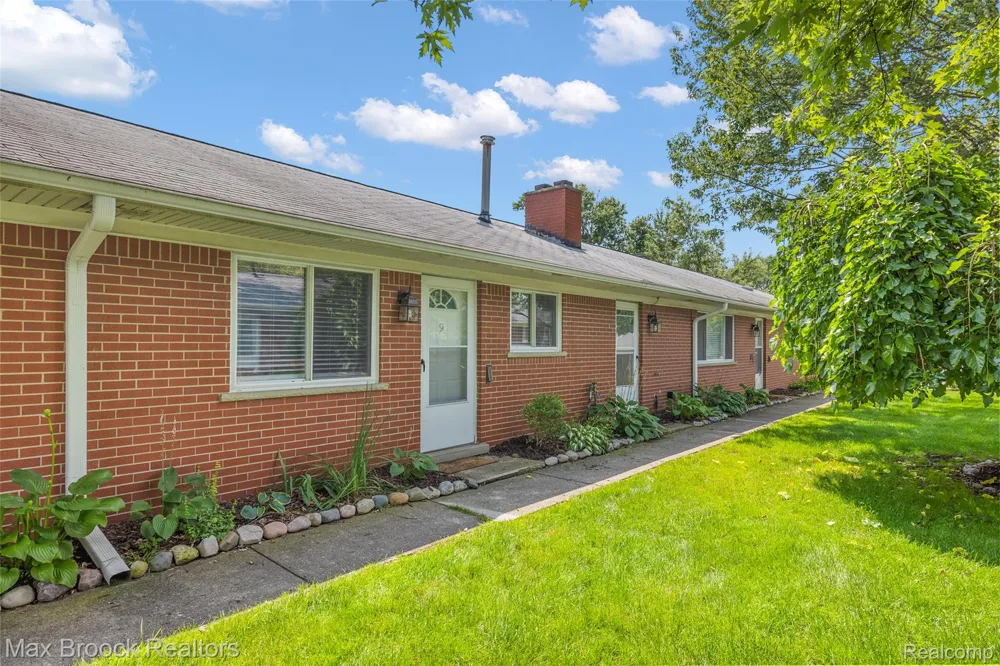 3875 Devon Road #10A Royal Oak City, MI 48073