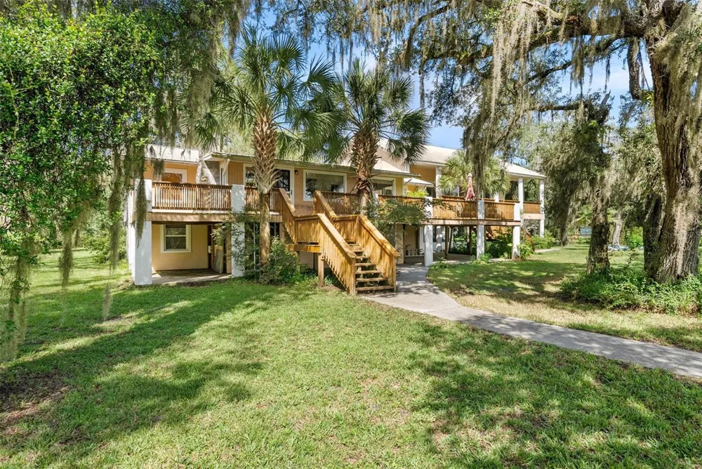 2033 SE HIGHWAY 317 Old Town, FL 32680