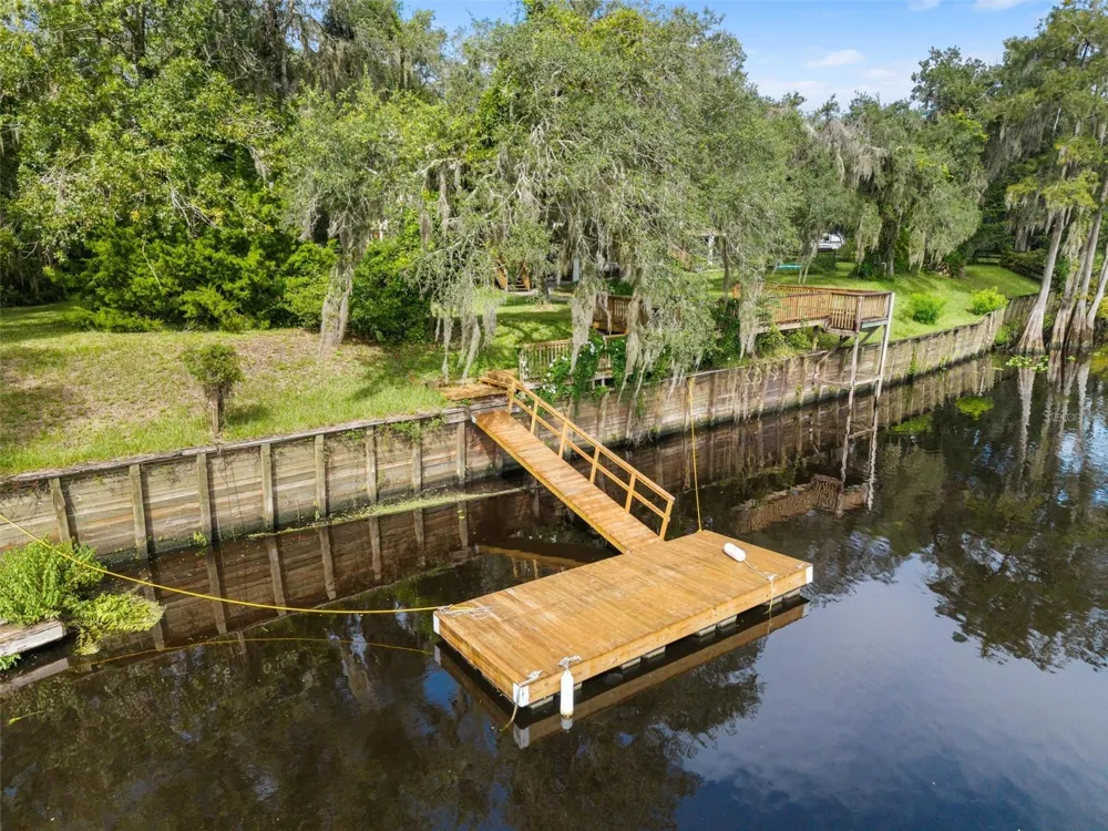 2033 SE HIGHWAY 317 Old Town, FL 32680
