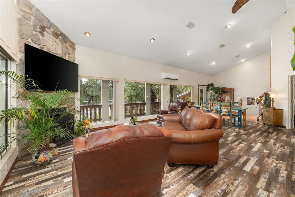 2033 SE HIGHWAY 317 Old Town, FL 32680