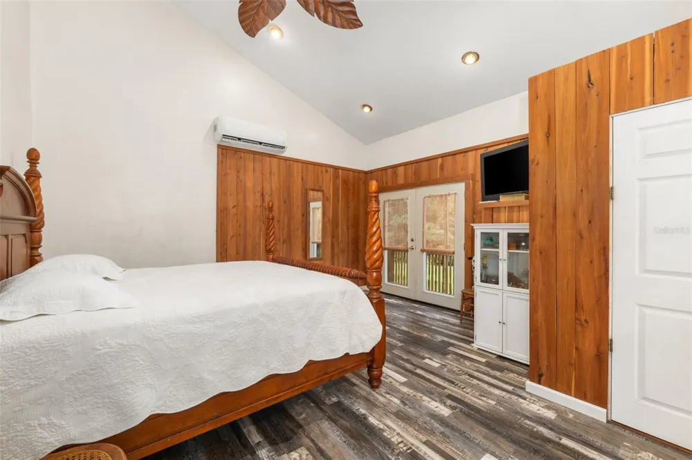 2033 SE HIGHWAY 317 Old Town, FL 32680