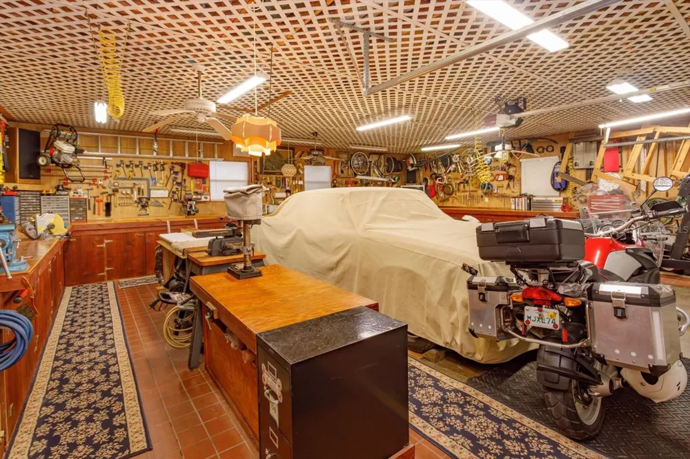 10350 LAKE LOUISA ROAD Clermont, FL 34711