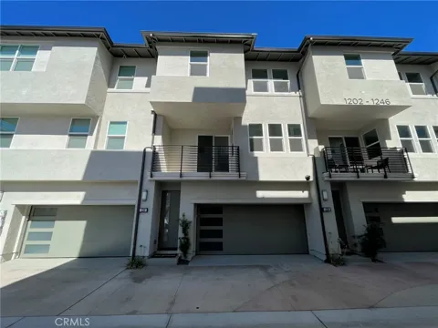 1230 W Bushell