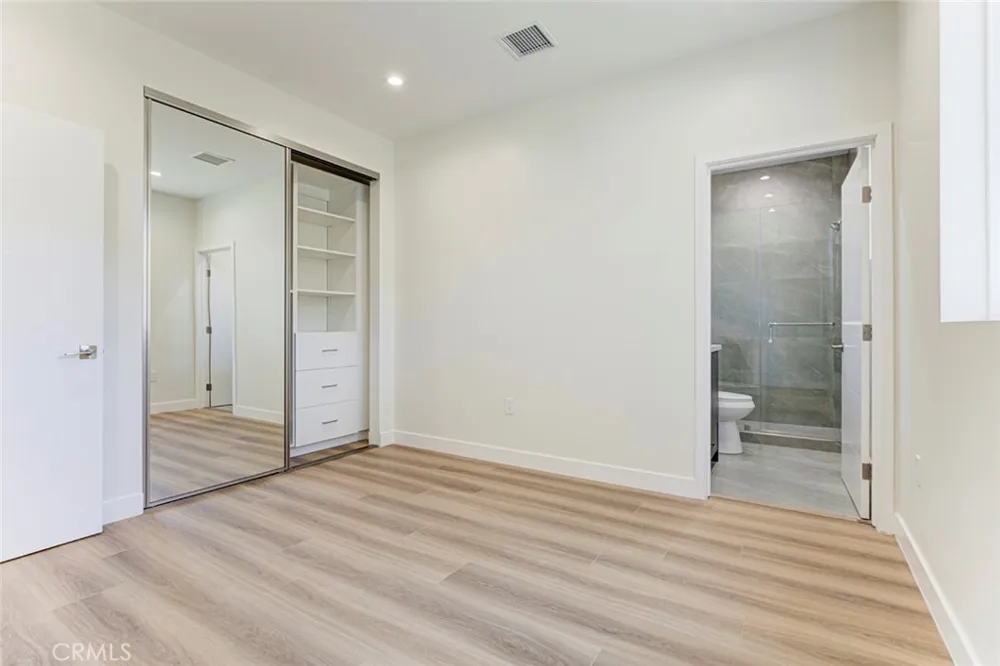 16859 Chatsworth Street Granada Hills, CA 91344