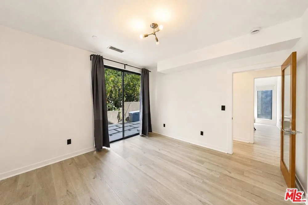 2230 Glendale Boulevard Los Angeles, CA 90039