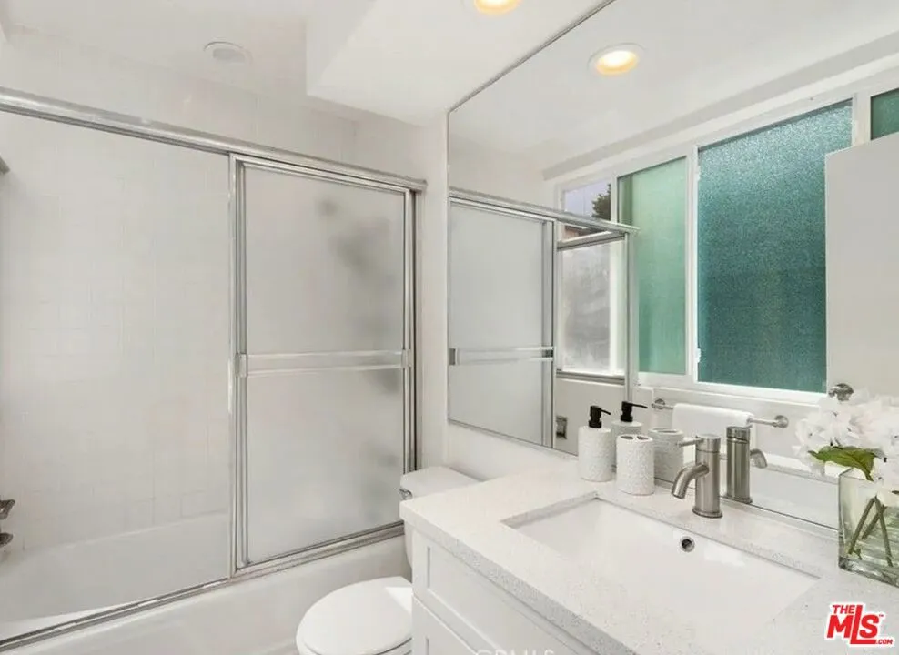 540 Kelton Avenue #2D Los Angeles, CA 90024