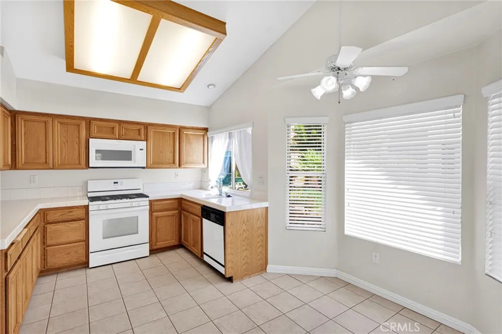 11545 Mountain Meadow Apple Valley, CA 92308