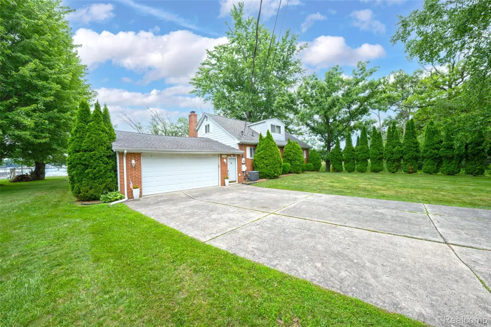 2080 Channel Drive Clay Township, MI 48028