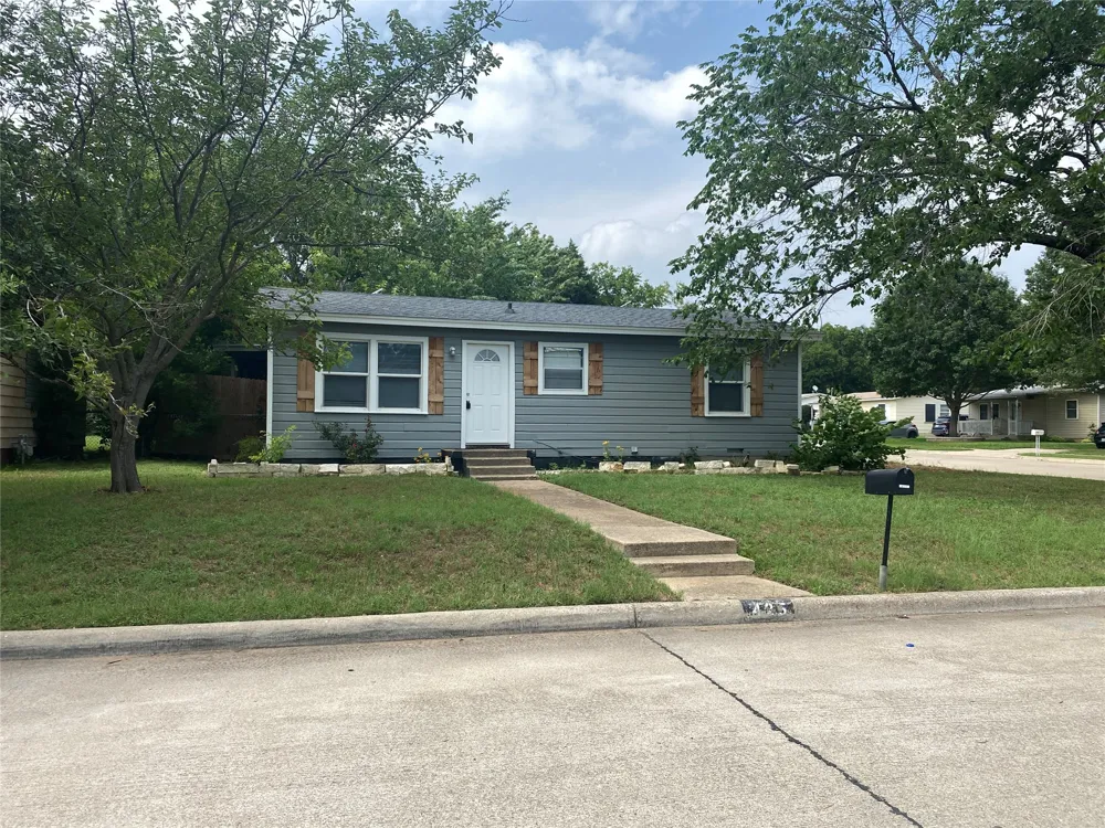 425 Wanda Way Hurst, TX 76053