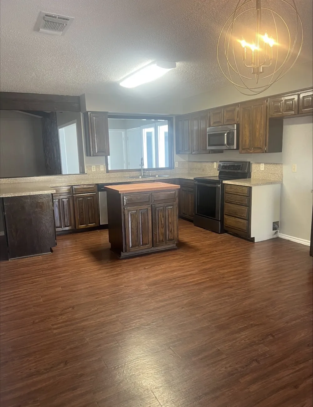 3012 Barrington Court Arlington, TX 76014