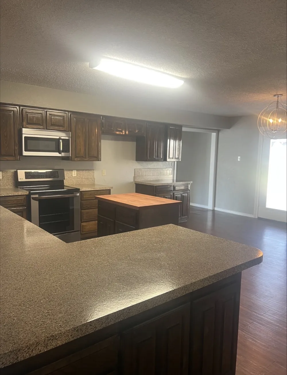 3012 Barrington Court Arlington, TX 76014