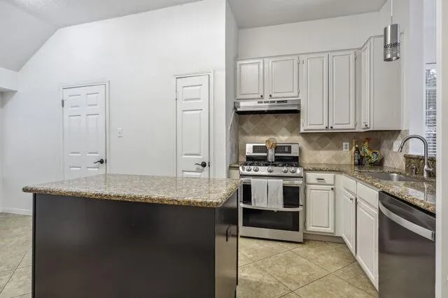 18617 NW Hiddenbay Way Drive Spring, TX 77379