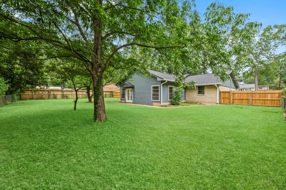 209 Summit Drive Conroe, TX 77303