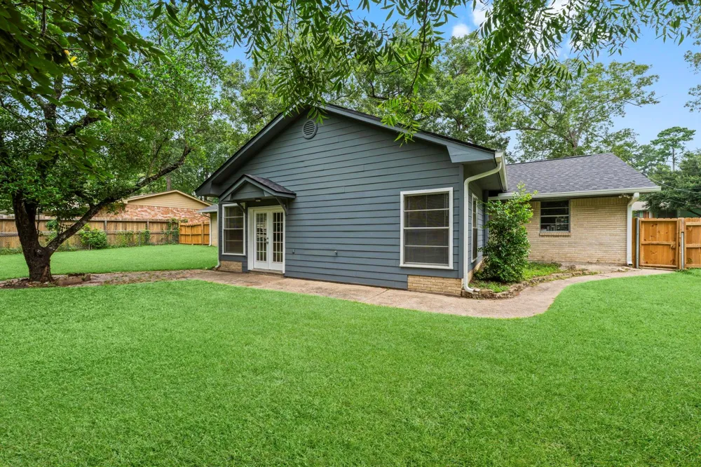 209 Summit Drive Conroe, TX 77303
