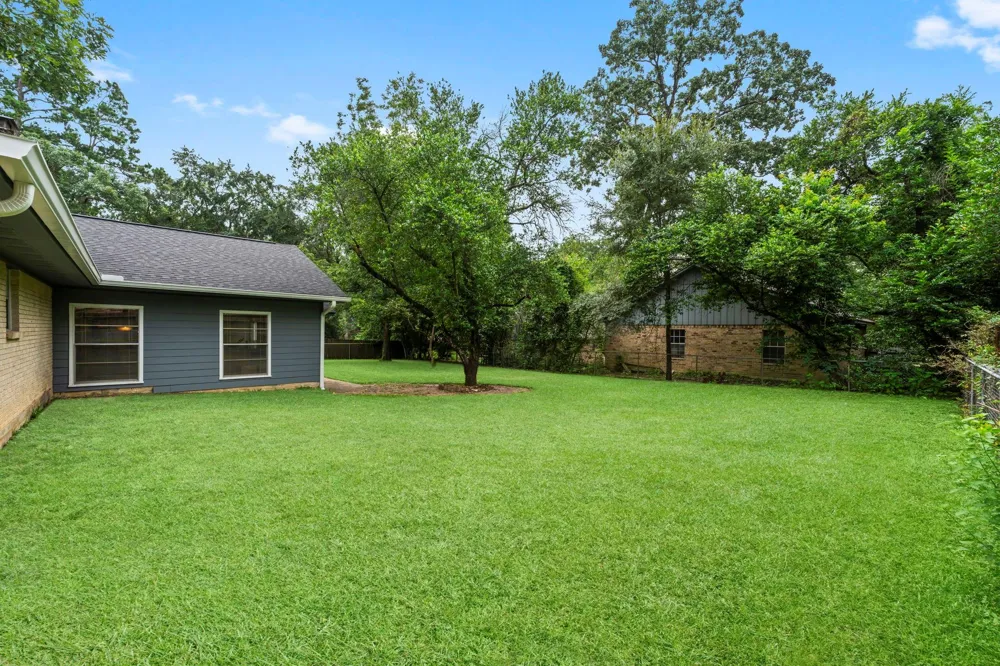 209 Summit Drive Conroe, TX 77303