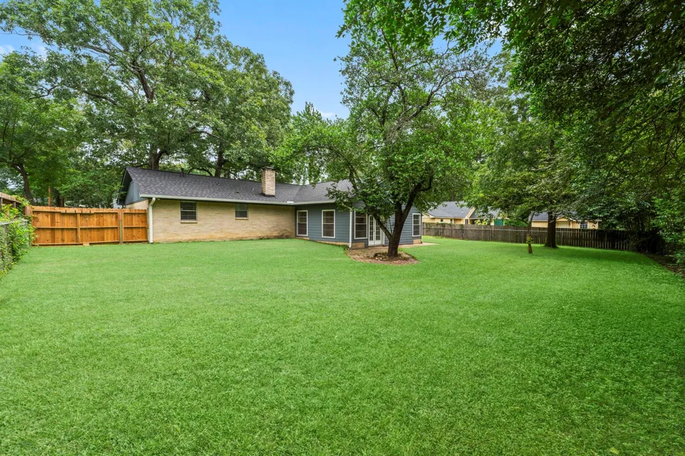 209 Summit Drive Conroe, TX 77303