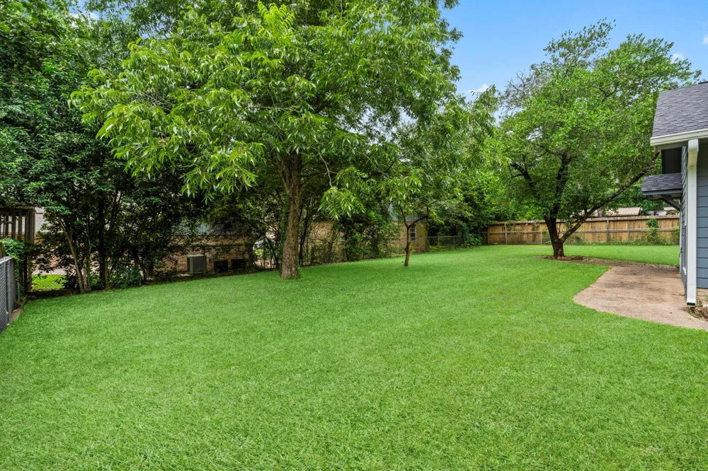 209 Summit Drive Conroe, TX 77303