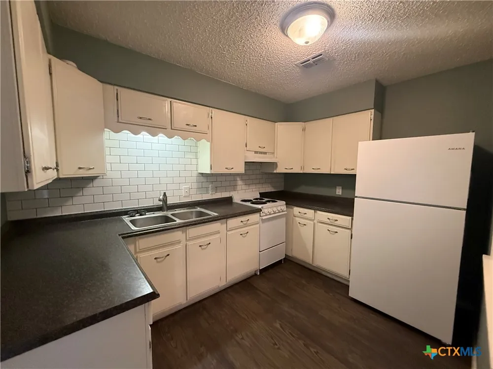 200 Twin Mountain Road #I-1 Wimberley, TX 78676