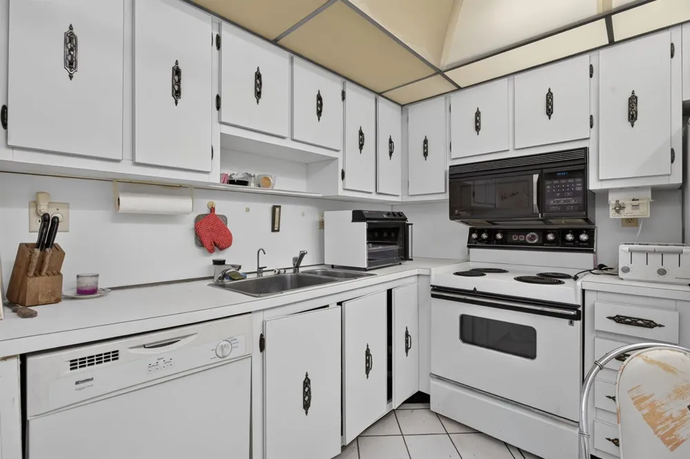 3920 INVERRARY BOULEVARD #301C Lauderhill, FL 33319