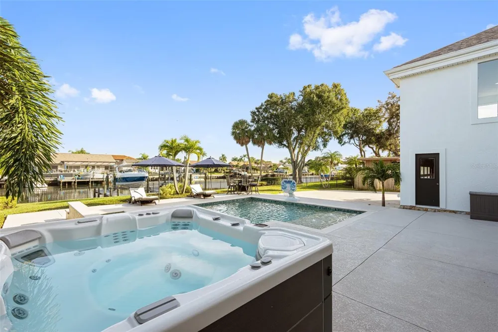 4213 DEEPWATER LANE Tampa, FL 33615