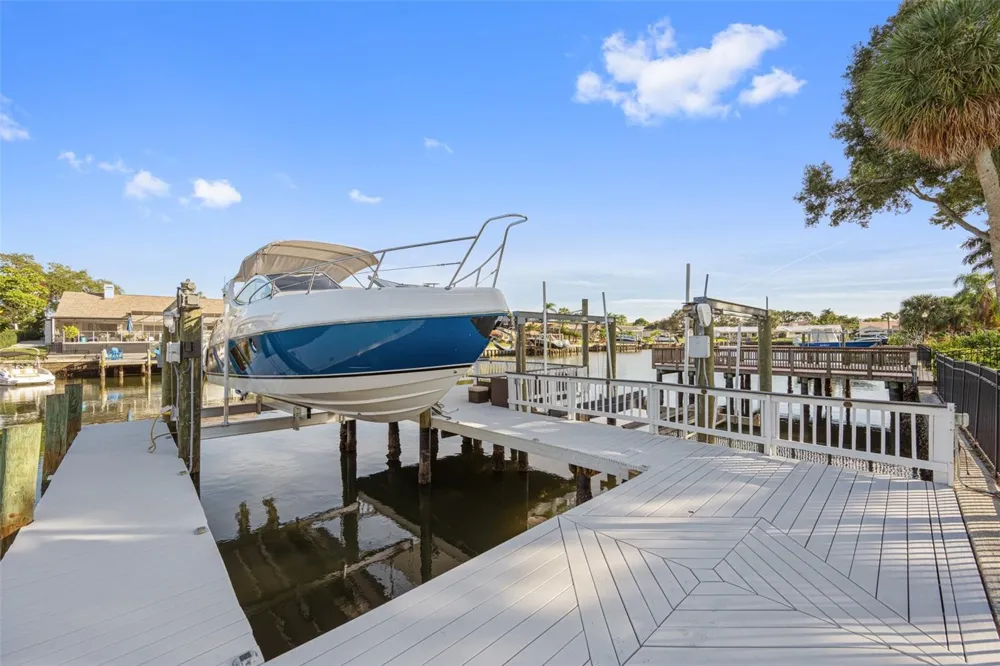 4213 DEEPWATER LANE Tampa, FL 33615