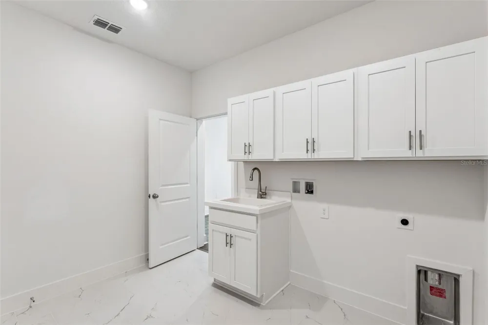 526 EMERALD GROVE DRIVE Apopka, FL 32703