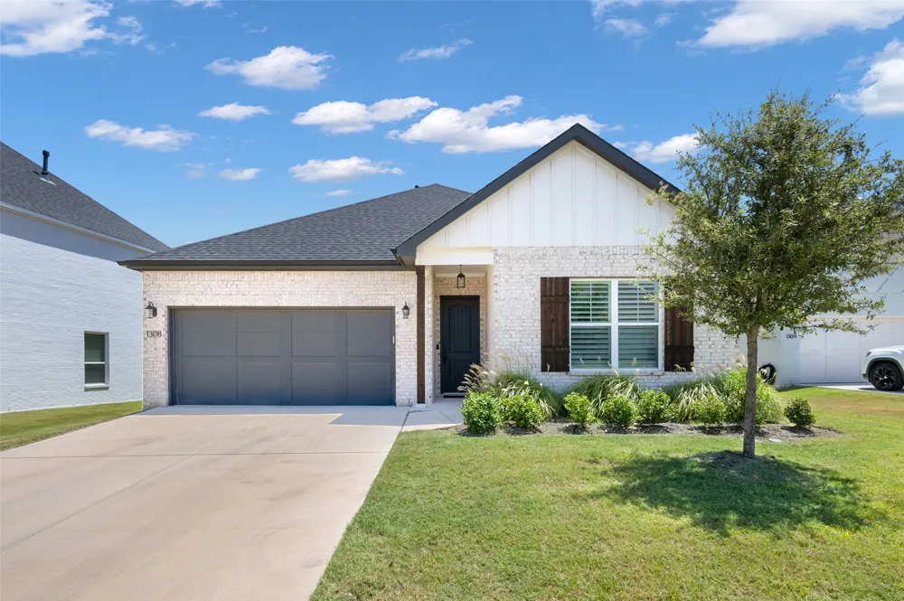 1308 Robinson Valley Drive Weatherford, TX 76087