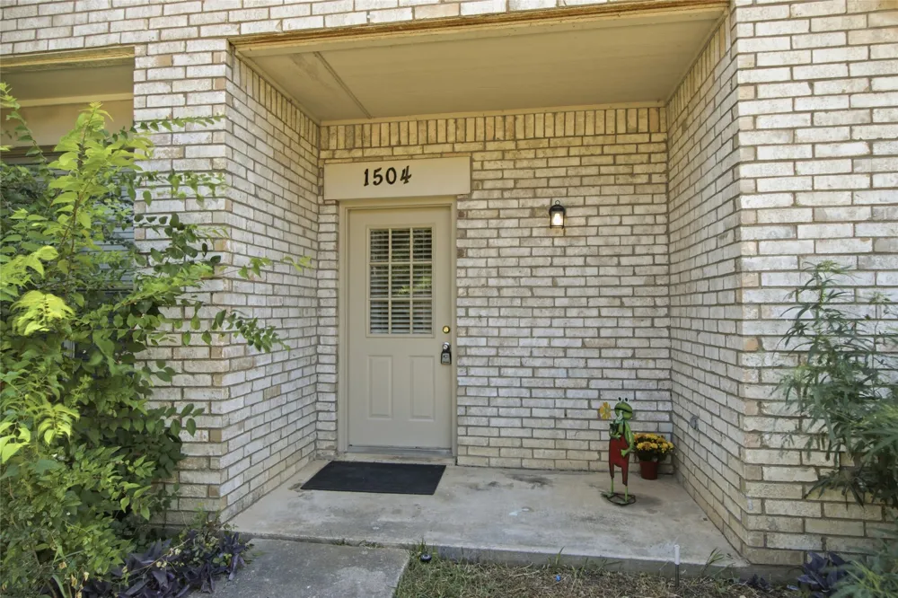 1504 Park Lane Drive Lewisville, TX 75067