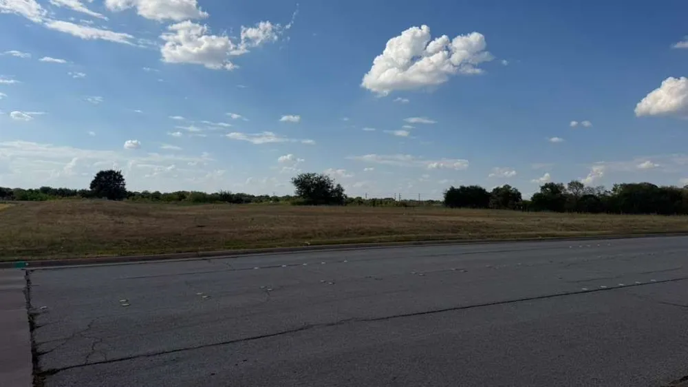 7401 Bogart Drive #B North Richland Hills, TX 76180