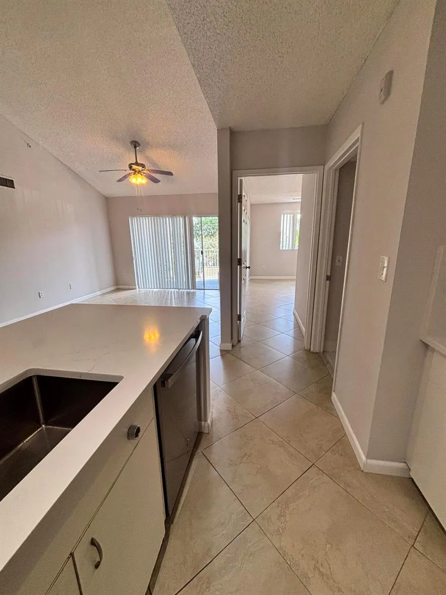 2640 S UNIVERSITY DRIVE #305 Davie, FL 33328