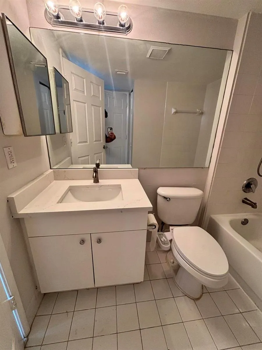 2640 S UNIVERSITY DRIVE #305 Davie, FL 33328