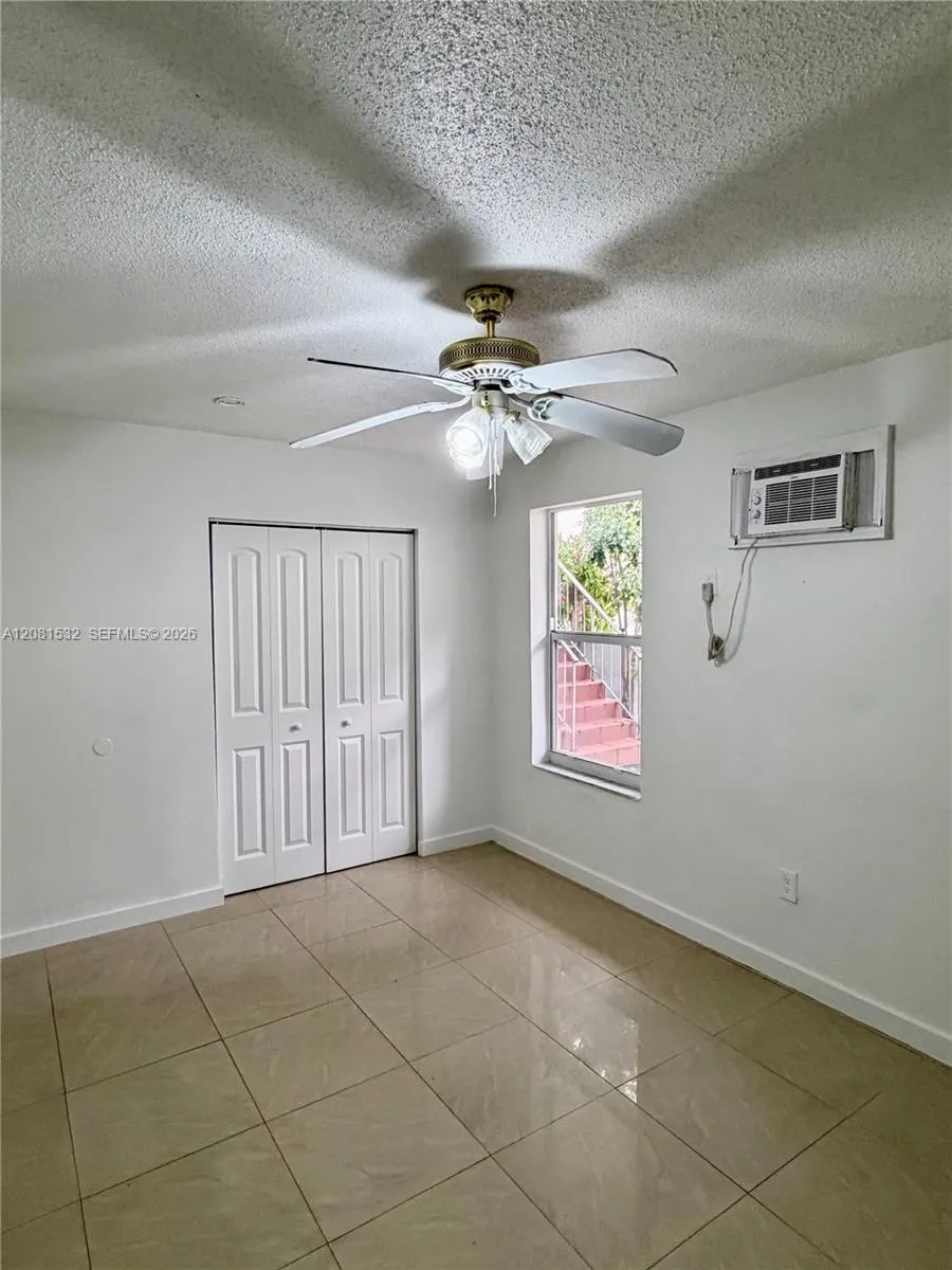 1045 SW 4th St #2 Miami, FL 33130