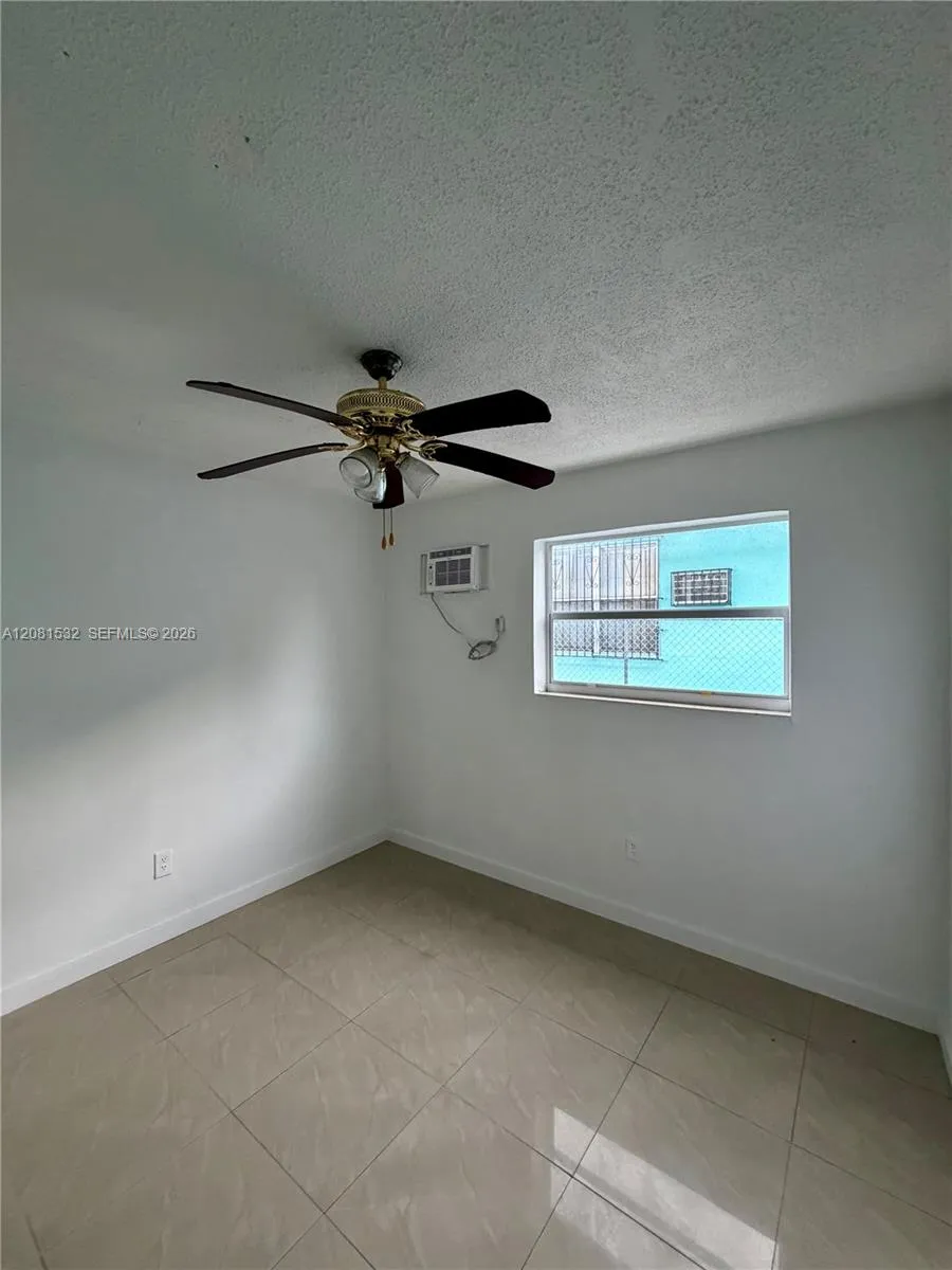 1045 SW 4th St #2 Miami, FL 33130