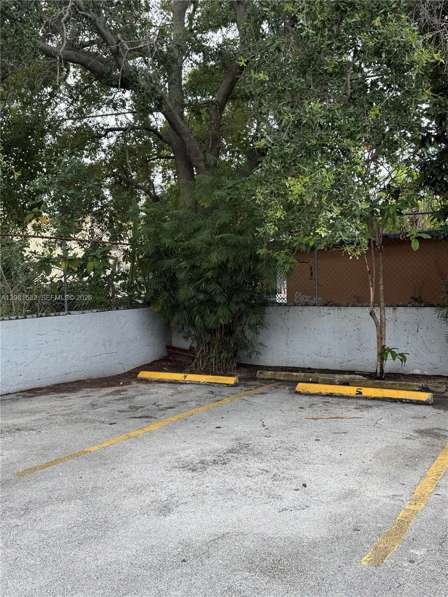 1045 SW 4th St #2 Miami, FL 33130