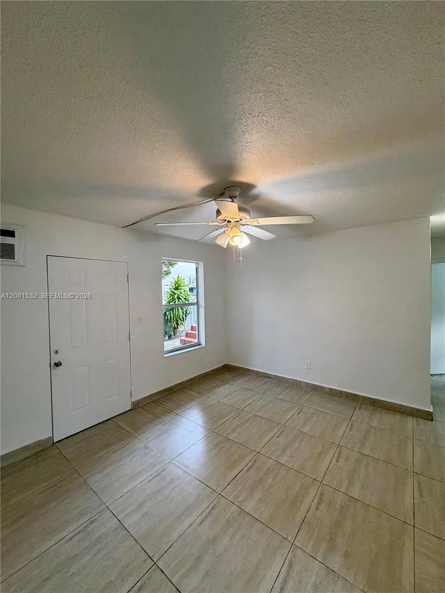 1045 SW 4th St #2 Miami, FL 33130