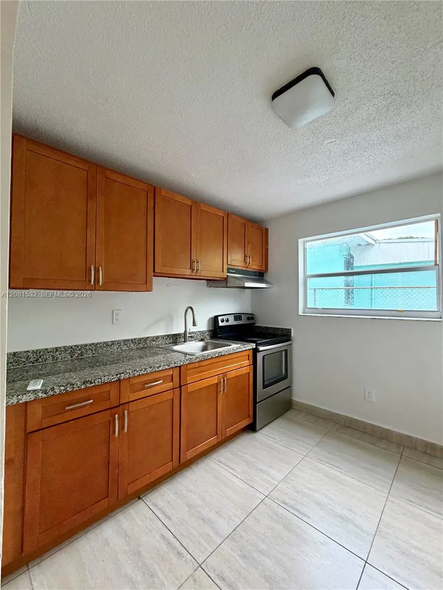 1045 SW 4th St #2 Miami, FL 33130